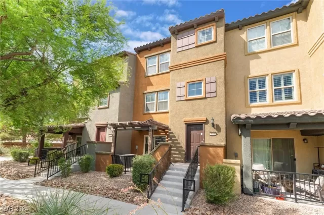 MLS: 2613418 Condo For Sale