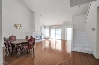 Photo #2: 2613421 Listing