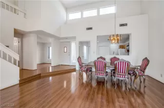 Photo #4: 2613421 Listing