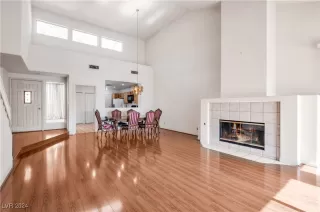 Photo #5: 2613421 Listing