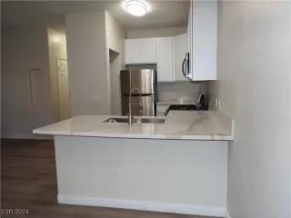 Photo #5: 2613455 Listing