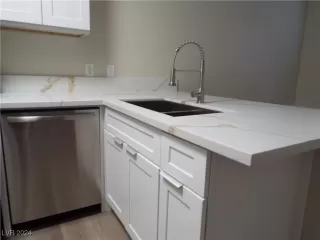 Photo #6: 2613455 Listing