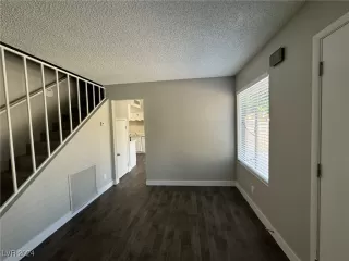 Photo #4: 2613476 Listing