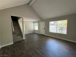 Photo #5: 2613476 Listing