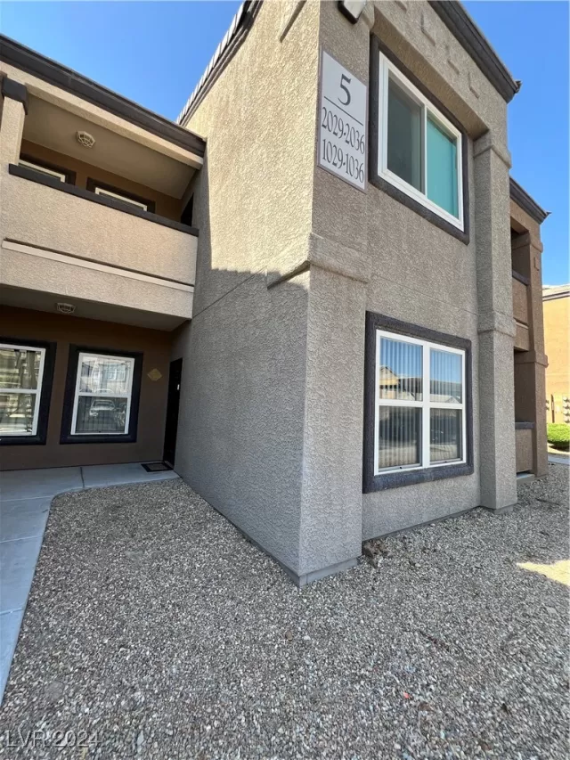 MLS: 2613534 Condo For Sale