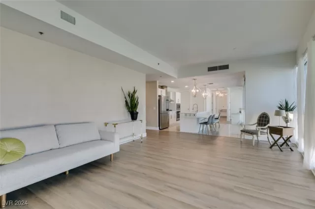 MLS: 2613547 Condo For Sale