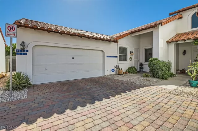 MLS: 2613571 Condo For Sale