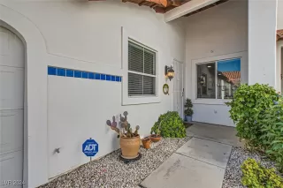 Photo #2: 2613571 Listing