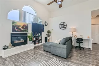 Photo #4: 2613571 Listing