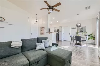 Photo #5: 2613571 Listing