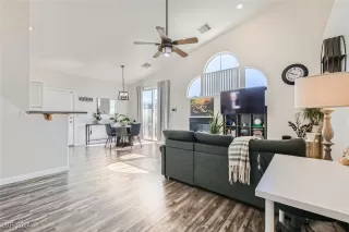 Photo #6: 2613571 Listing