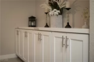 Photo #5: 2613601 Listing