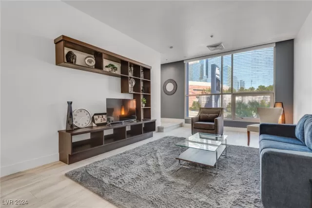 MLS: 2613620 Condo For Sale