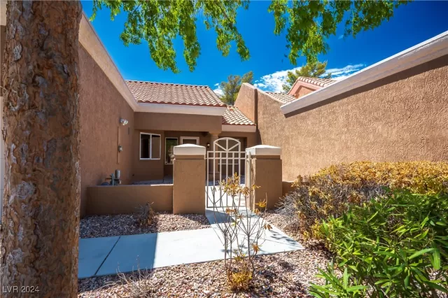 MLS: 2613668 Condo For Sale