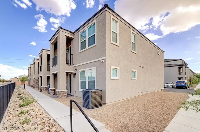 MLS: 2613692 Condo For Sale