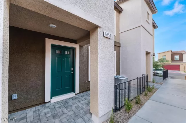 MLS: 2613733 Condo For Sale