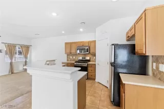 Photo #6: 2613735 Listing