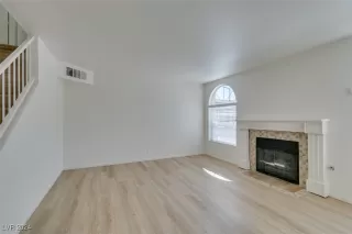 Photo #4: 2613743 Listing