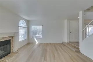 Photo #5: 2613743 Listing