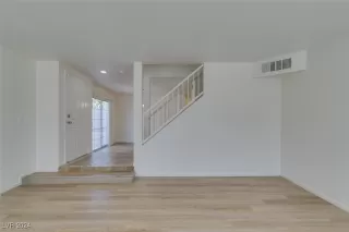 Photo #6: 2613743 Listing