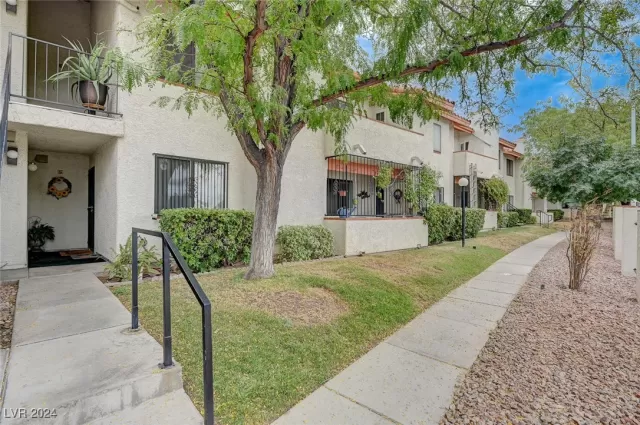 MLS: 2613766 Condo For Sale