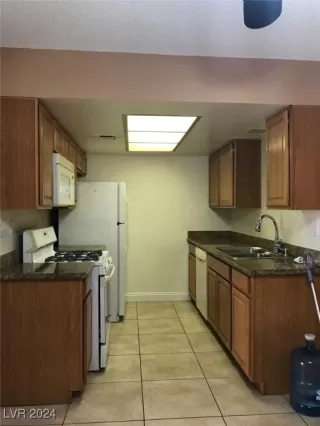 Photo #4: 2613818 Listing