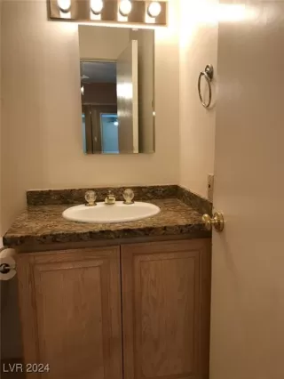 Photo #6: 2613818 Listing