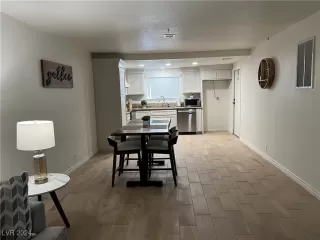 Photo #4: 2613828 Listing