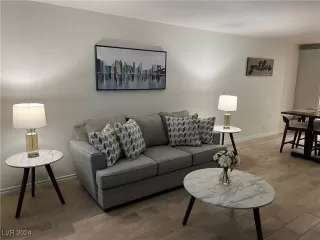 Photo #5: 2613828 Listing