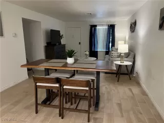 Photo #6: 2613828 Listing