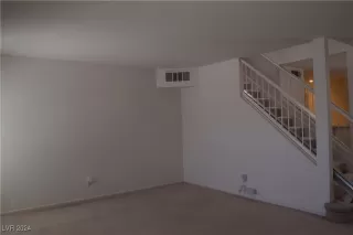 Photo #4: 2613840 Listing