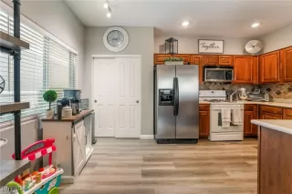 Photo #4: 2613865 Listing