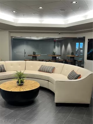 Photo #6: 2613892 Listing 