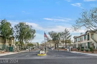 Photo #4: 2613969 Listing