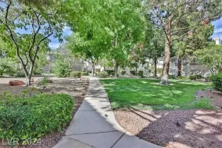 Photo #5: 2613969 Listing