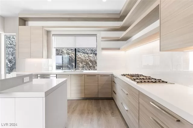 MLS: 2613975 Condo For Sale