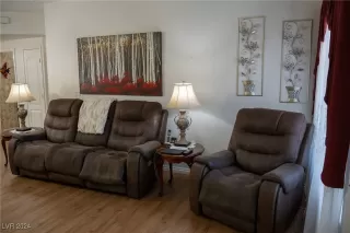 Photo #4: 2613986 Listing