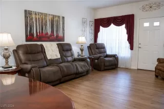 Photo #5: 2613986 Listing