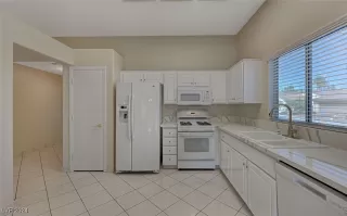 Photo #2: 2614026 Listing