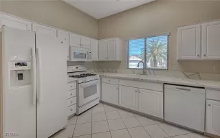 Photo #3: 2614026 Listing