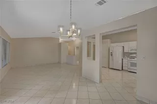 Photo #5: 2614026 Listing