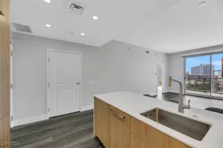 Photo #5: 2614037 Listing 