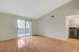 Photo #4: 2614070 Listing 