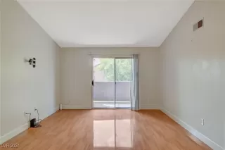 Photo #6: 2614070 Listing 