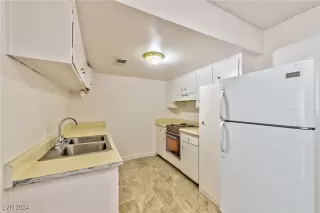 Photo #5: 2614146 Listing 