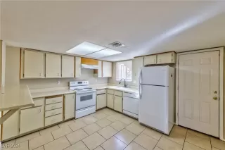 Photo #3: 2614149 Listing 