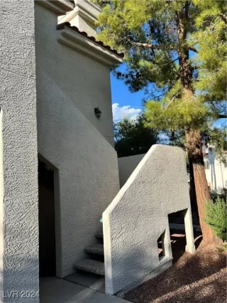 Photo #1: 2614156 Listing 