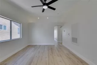 Photo #5: 2614372 Listing 