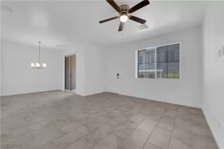 Photo #4: 2614376 Listing