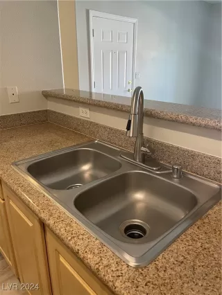 Photo #5: 2614381 Listing 